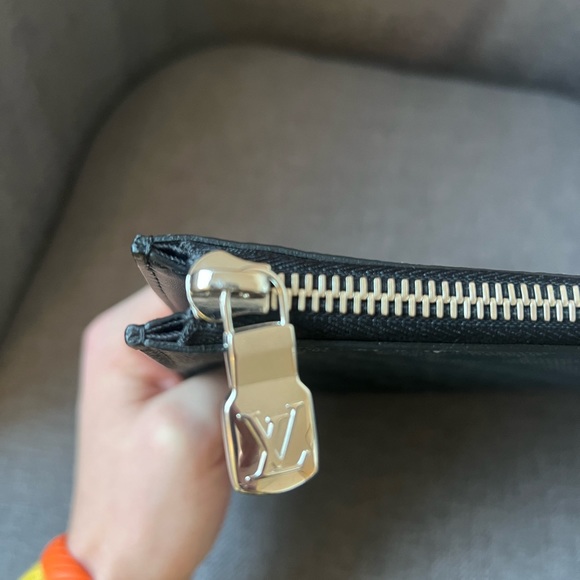 Louis Vuitton Jour Zip Around Pouch - Picture 4 of 10